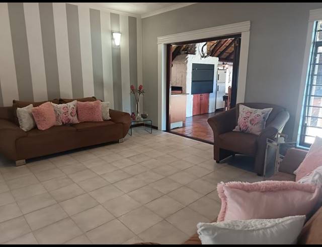 3 BEDROOM HOUSE FOR SALE IN SYMHURST